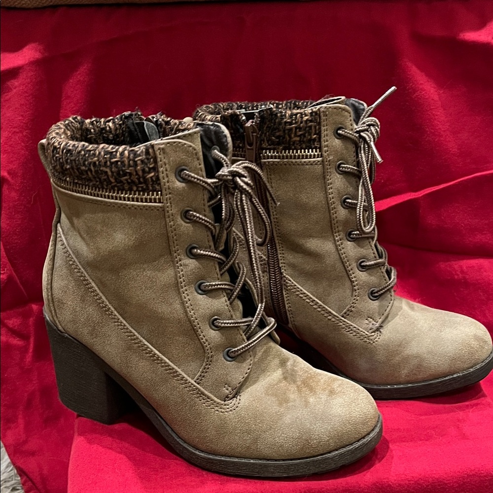 JollyPop Elegant Lace-Up Tan Boots for Women